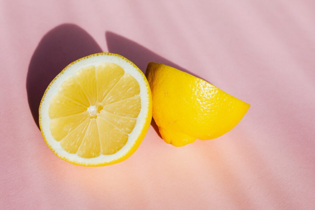 sliced lemon